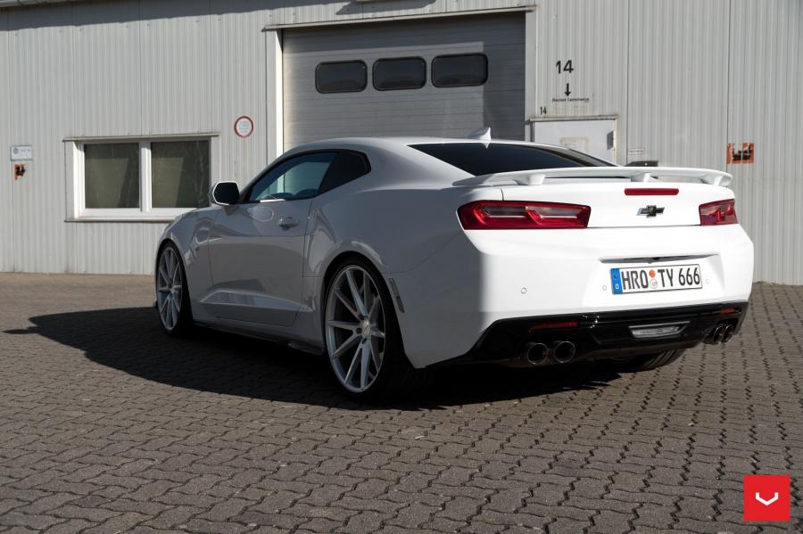  Chevrolet Camaro on Vossen Wheels (VFS1) 2017 года  (фото 14 из 19)